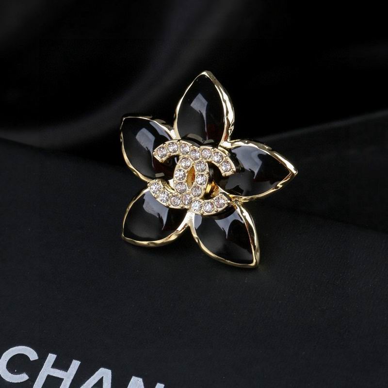 Chanel Brooch 04yxs58